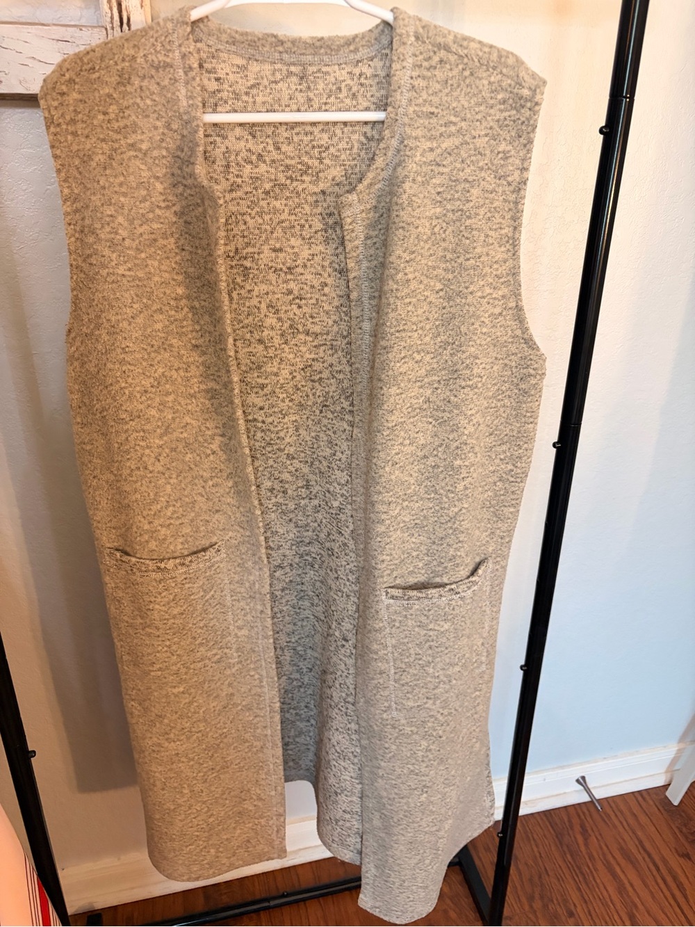 Sleeveless Open Front Long Vest in Light Heathered Beige